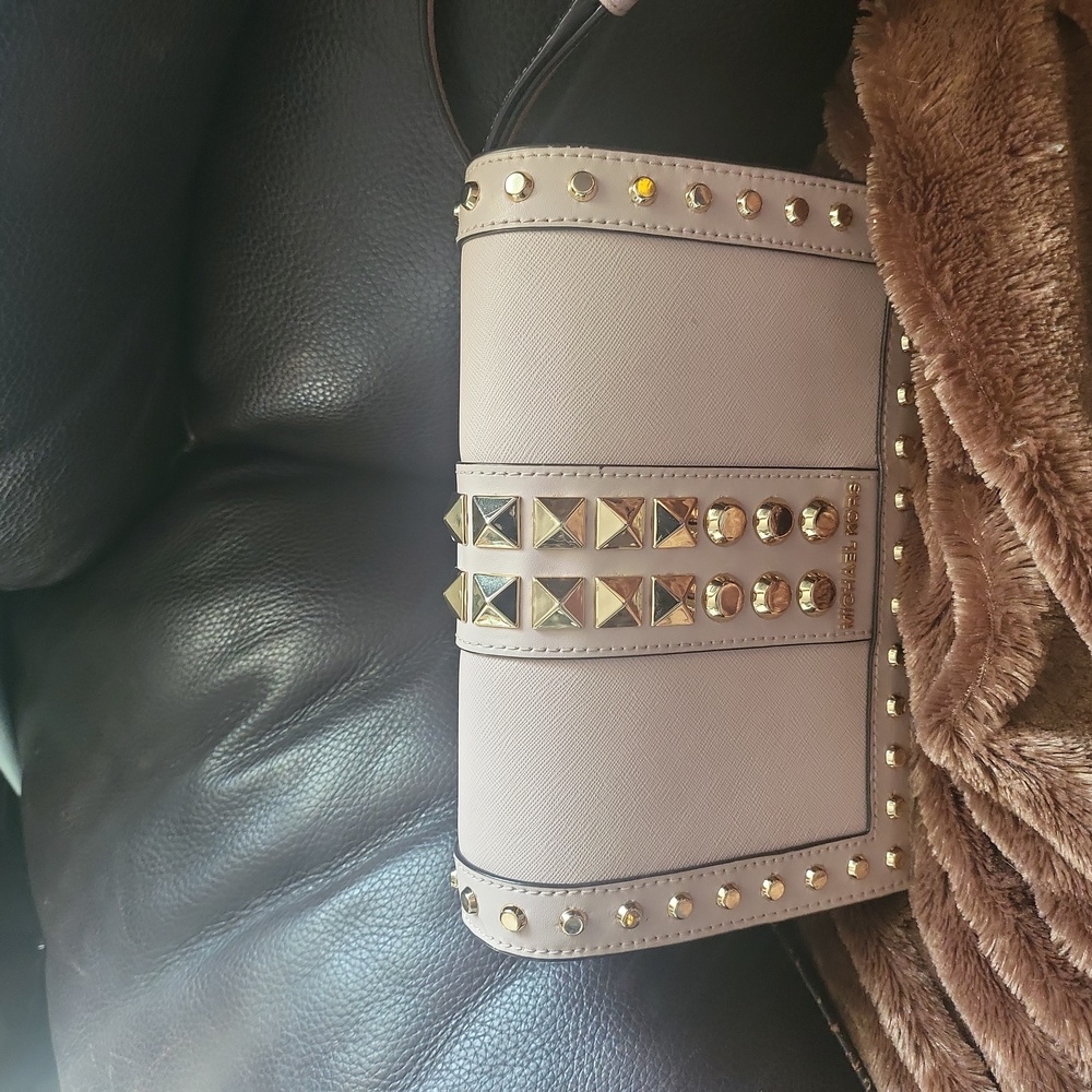 Micheal Kor med handbag